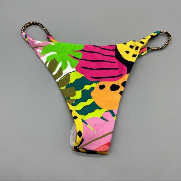 New! It’s now cool String Bikini Bottom cheeky thong in Tropicool 1893 - Picture 7 of 10